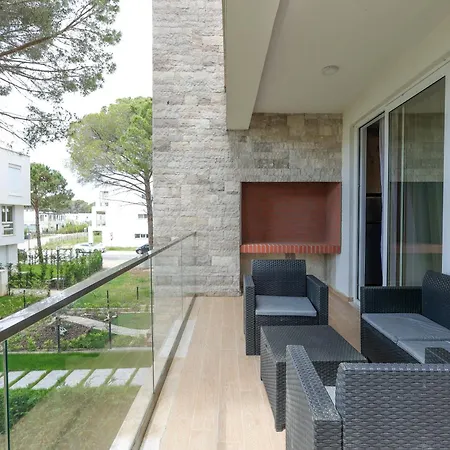 Sanpietro Vacation Apartment Draci